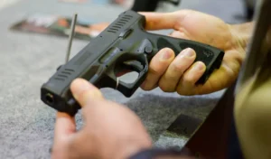 Profissionais de TI armados? Deputado cria PL para liberar armas de fogo a profissionais de TI