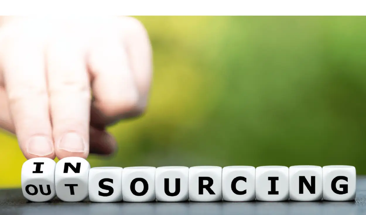 Insourcing: o que é, para quem serve, suas vantagens e diferenças com outsourcing